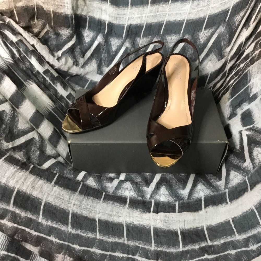 Franco Sarto size 10m Brown open toe wedge